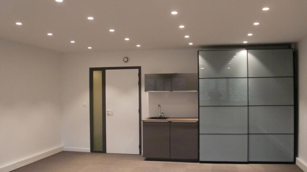 Rue Albert Einstein, Champs-sur-Marne to rent - Interior Photo - Image 3 of 5
