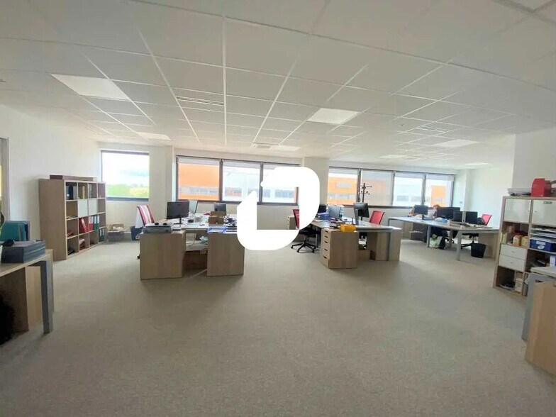 Office in Romainville to rent - Interior Photo - Image 1 of 2