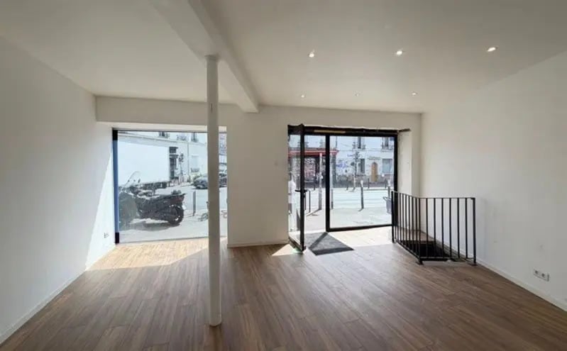 Retail in Montreuil to rent Building Photo- Image 1 of 3