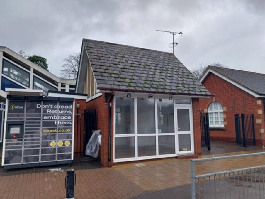 Station Forecourt, Farnborough for sale Primary Photo- Image 1 of 1