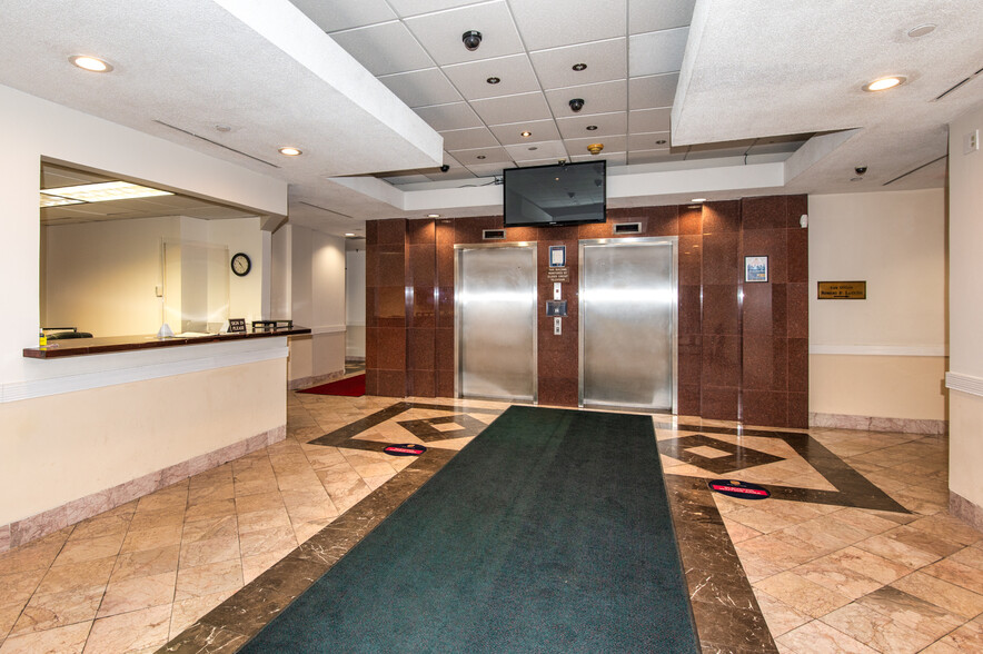 330 Main St, Hartford, CT for rent - Lobby - Image 2 of 4