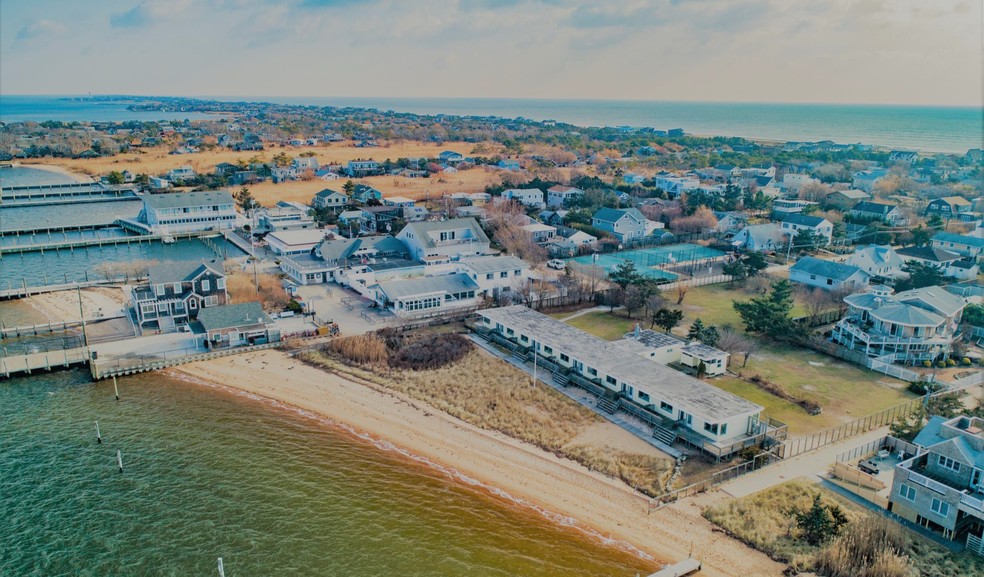 110 E Lighthouse Walk, Bay Shore, NY for sale - Primary Photo - Image 1 of 1