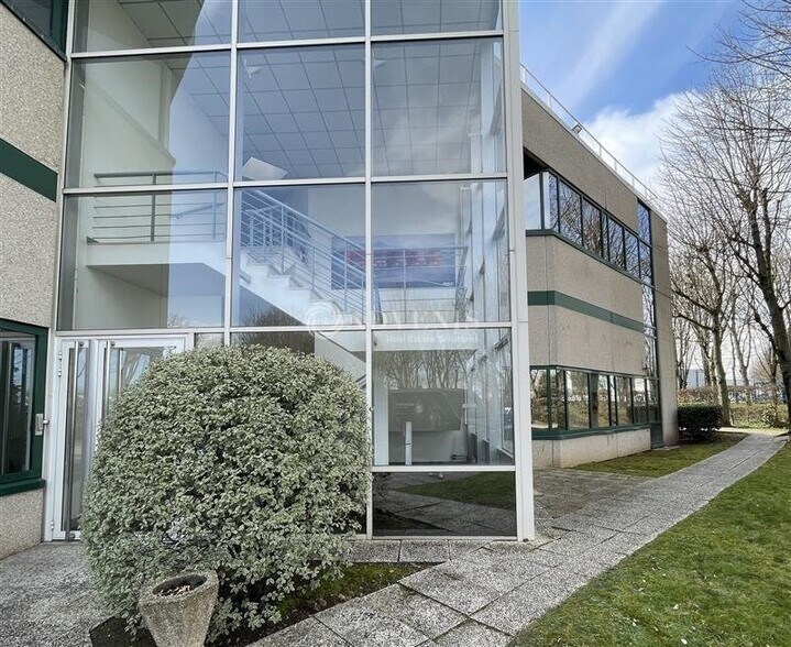 Office in Villepinte to rent - Building Photo - Image 1 of 8