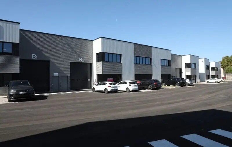 Office in Pierre-Bénite for sale Building Photo- Image 1 of 7
