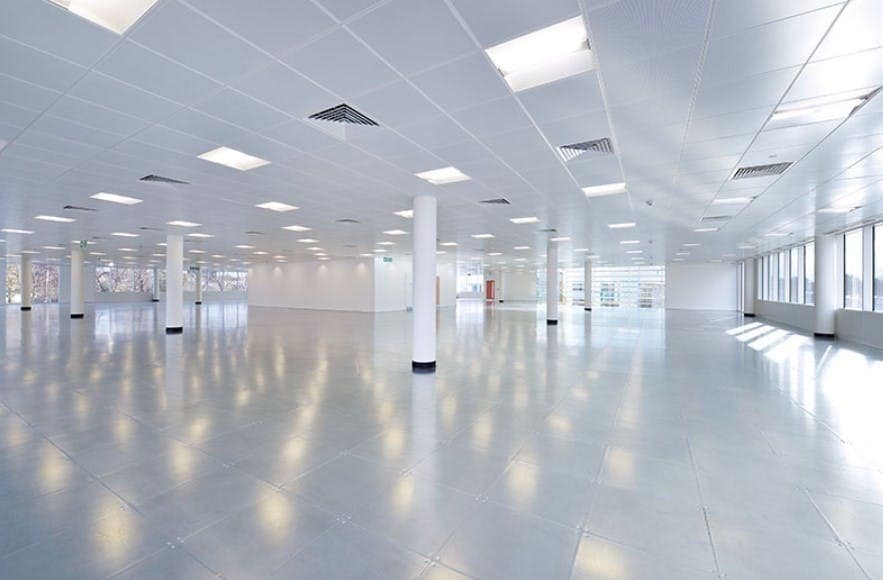 5 Chertsey Ln, Staines to rent - Building Photo - Image 3 of 13