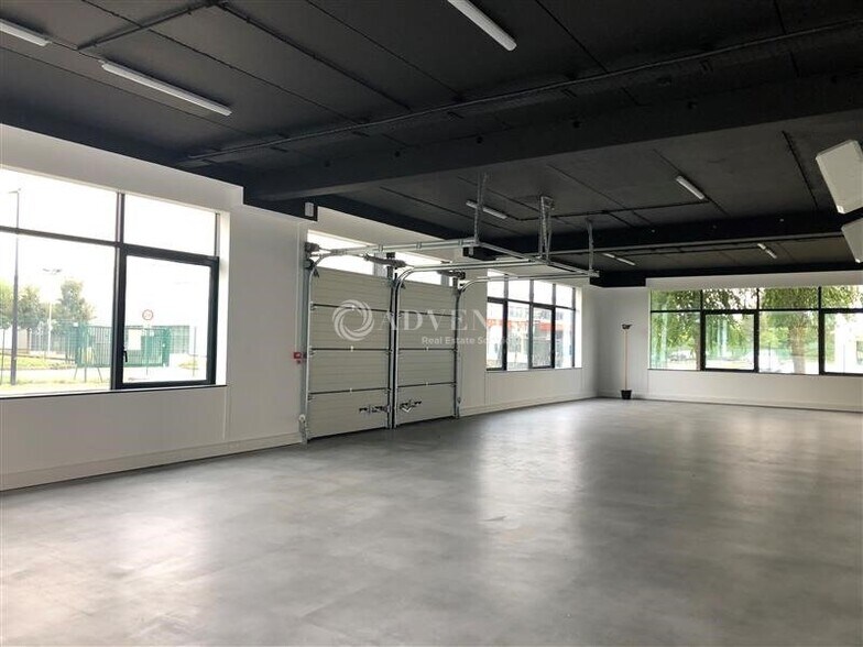 1 Route Nationale 10, Trappes to rent - Interior Photo - Image 1 of 6
