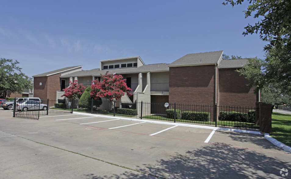 4205 Rufe Snow Dr, North Richland Hills, TX for sale - Primary Photo - Image 1 of 1