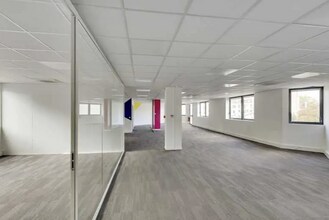 Office in Boulogne-Billancourt to rent Building Photo- Image 2 of 3