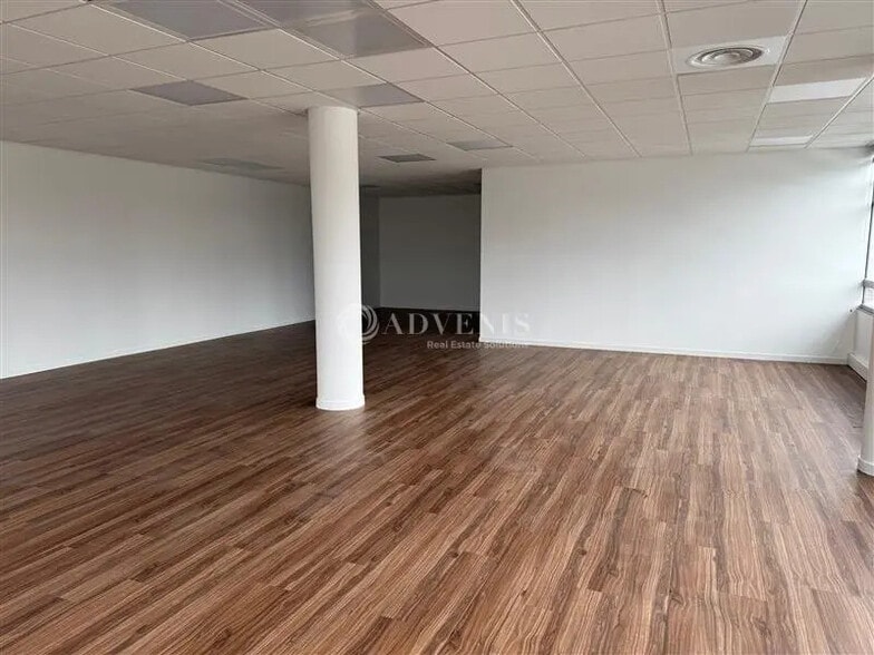 Office in Saint-Priest to rent - Interior Photo - Image 3 of 8
