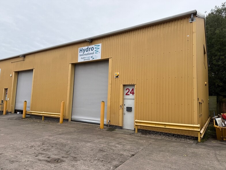 Link Way, Malvern to rent - Building Photo - Image 1 of 1