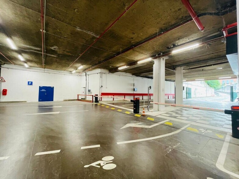 Industrial in Paris to rent - Interior Photo - Image 2 of 6