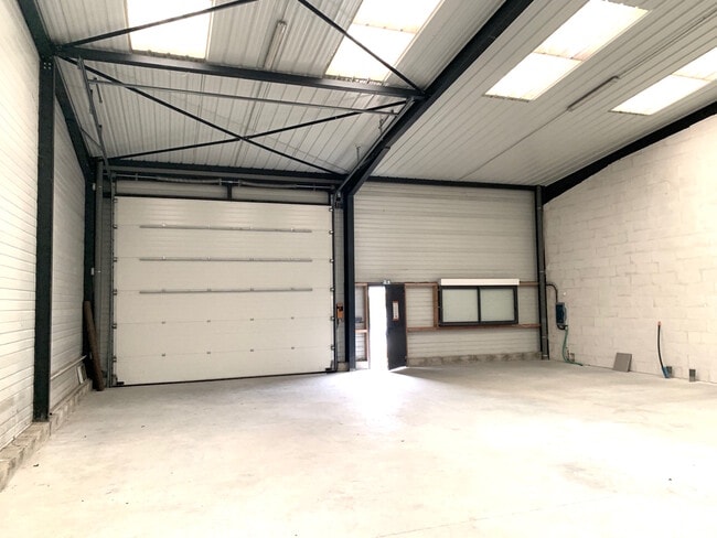 Location Local d'activités 260 m²