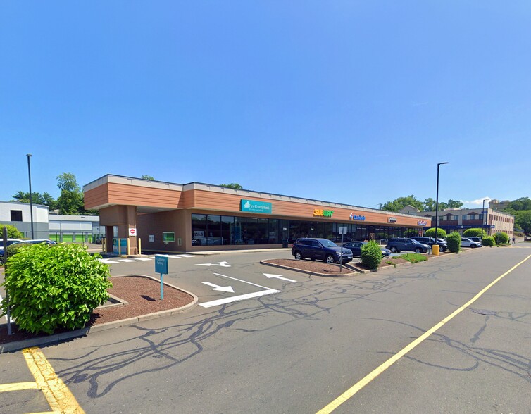 2000 W Main St, Stamford, CT for rent - Building Photo - Image 3 of 6