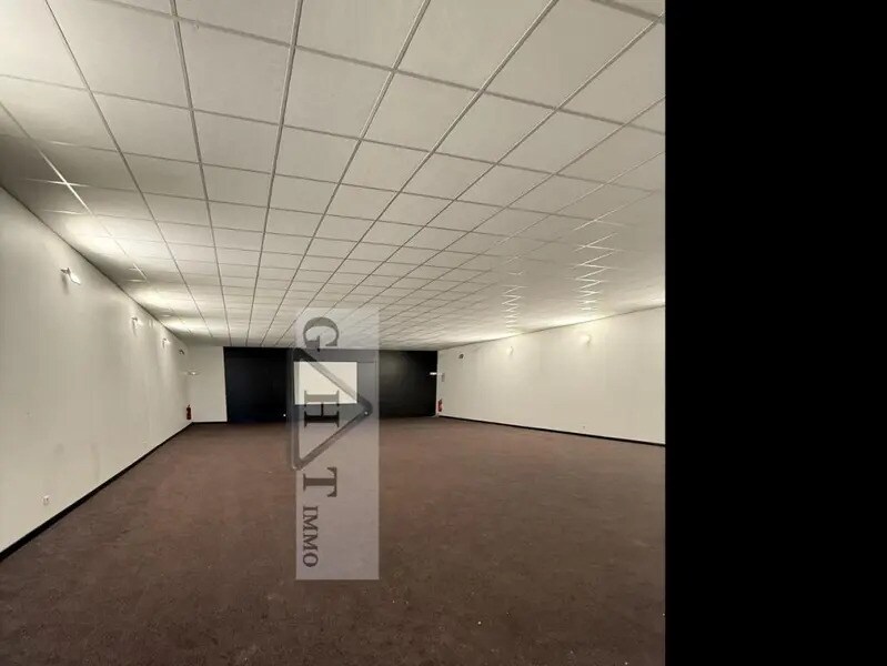 Retail in Saint-Denis for sale Interior Photo- Image 1 of 8