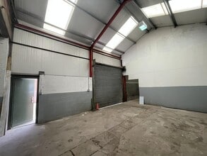 Whitebridge Ln, Stone to rent Building Photo- Image 1 of 10