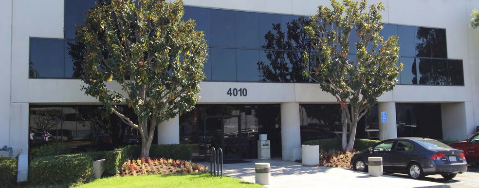 4010 Watson Plaza Dr, Lakewood, CA for rent - Building Photo - Image 3 of 11