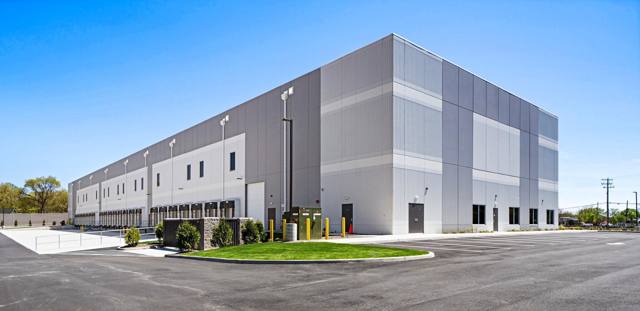 4865 Veterans Memorial Hwy, Holbrook, NY to rent Building Photo- Image 1 of 9