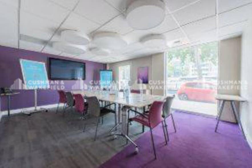 60 Avenue Charles De Gaulle, Neuilly-sur-Seine to rent - Building Photo - Image 3 of 14