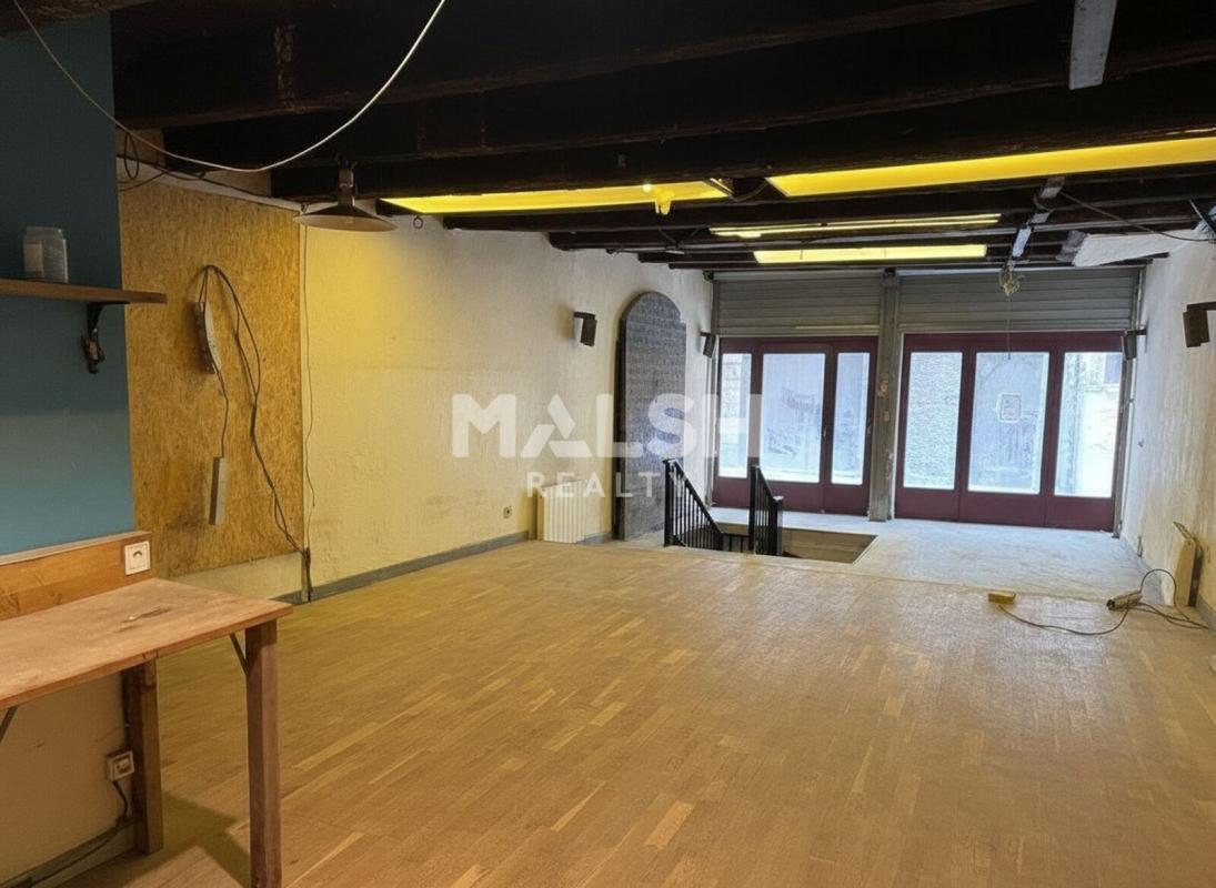 Retail in Lyon to rent Building Photo- Image 1 of 8