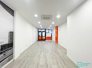 Retail in L'Hospitalet de Llobregat, Barcelona to rent Interior Photo- Image 1 of 6