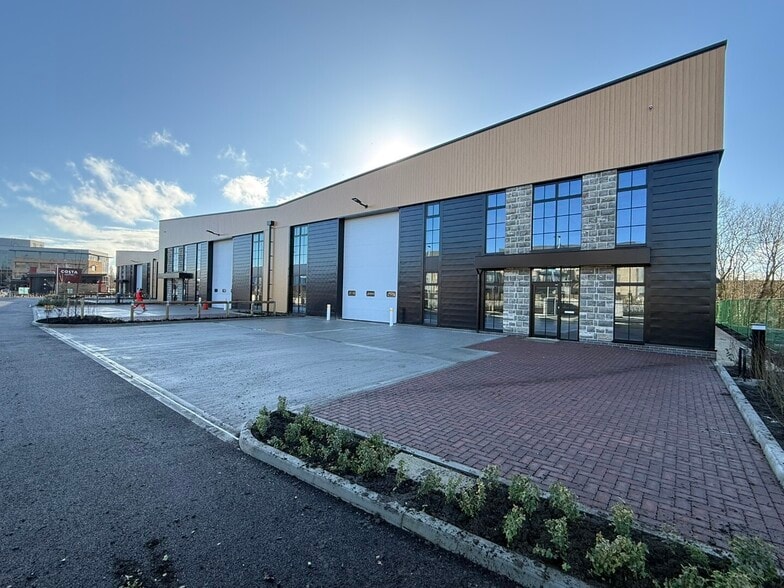 7D Sittingbourne Rd, Maidstone to rent - Building Photo - Image 2 of 12