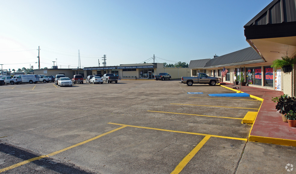 3625-3695 Calder Ave, Beaumont, TX for rent - Primary Photo - Image 1 of 1