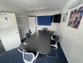 80 Great Northern Ter, Lincoln to rent Interior Photo- Image 1 of 5