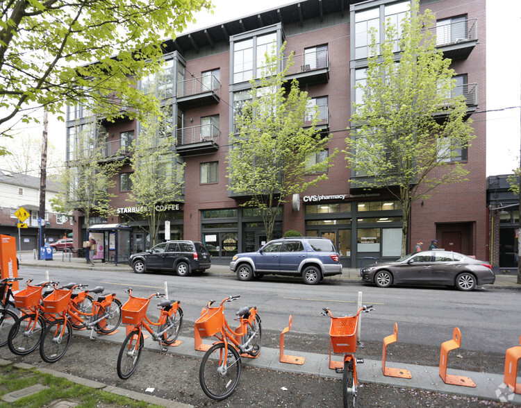 1301 NW 23rd Ave, Portland, OR for rent - Building Photo - Image 3 of 4