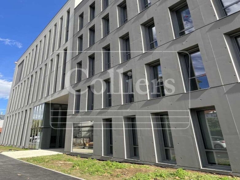 9 Rue Bonnet, Villeurbanne to rent - Building Photo - Image 2 of 27