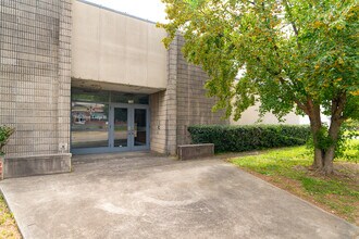 720 Hall of Fame Dr, Knoxville, TN for rent Building Photo- Image 2 of 17