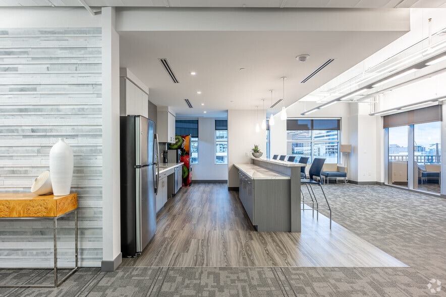 8201 Preston Rd, Dallas, TX to rent - Interior Photo - Image 2 of 21