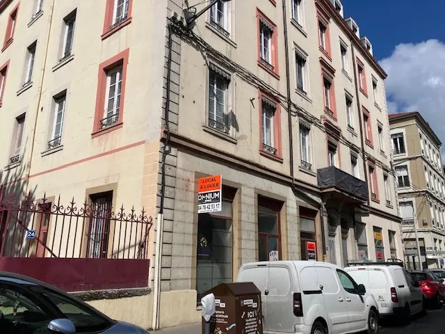 Location Commerce 136 m²