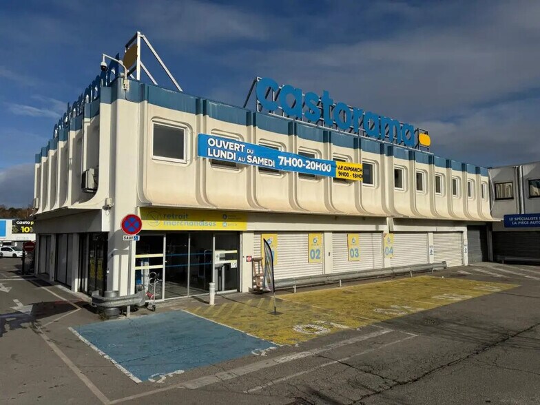 Light Industrial in Aix-en-Provence to rent - Building Photo - Image 1 of 11