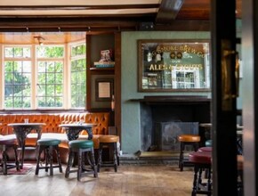 130-132 Hersham Rd, Walton On Thames to rent Interior Photo- Image 2 of 3