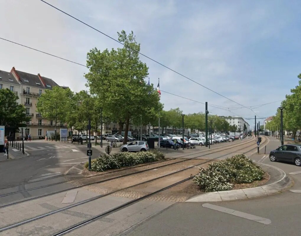 Retail in Nantes to rent Building Photo- Image 1 of 8