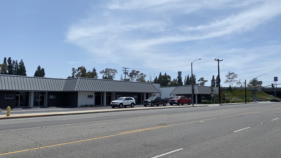 7212-7256 Garden Grove Blvd, Westminster, CA for rent - Building Photo - Image 1 of 8