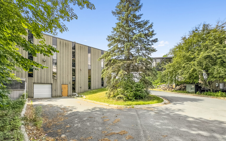 1800 Pioneer Creek Ctr, Maple Plain, MN for sale - Building Photo - Image 3 of 22