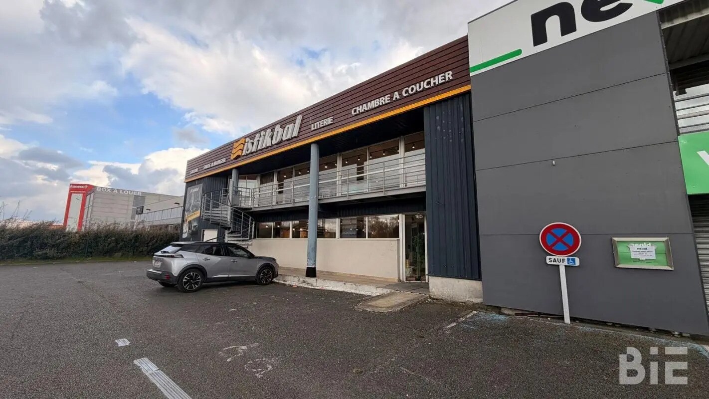 Retail in Bordeaux to rent Building Photo- Image 1 of 13