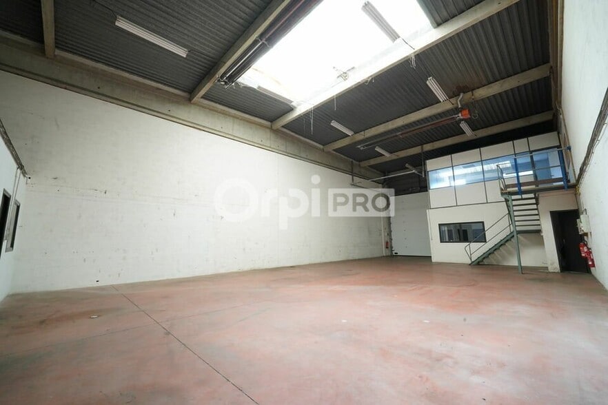 200 Rue Léon Blum, Villeurbanne to rent - Interior Photo - Image 2 of 9