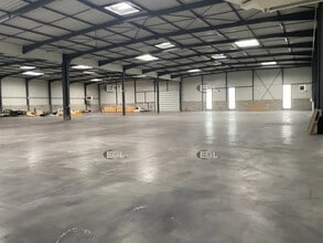 Industrial in Saint-Priest to rent Interior Photo- Image 1 of 10