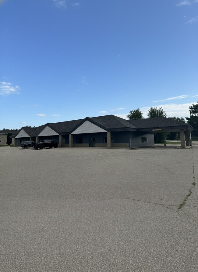 More details for 200 Golfview Rd, Cecil, WI - Office / Retail to Rent