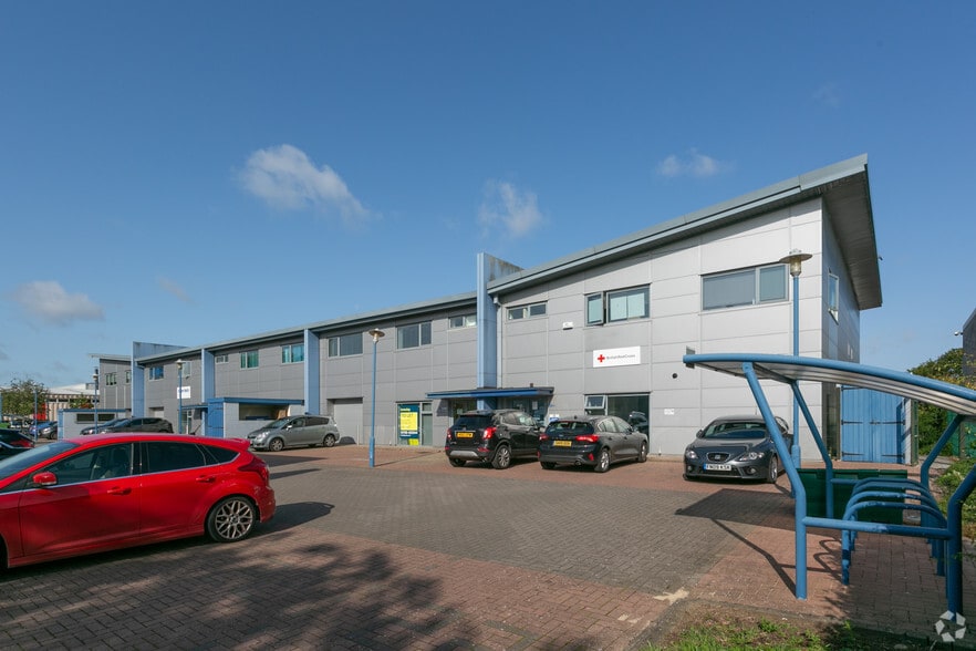 Greenbridge Rd, Swindon to rent - Building Photo - Image 2 of 5