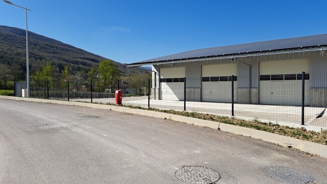 Location Local d'activités 387 m²