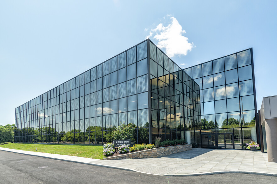 2 Corporate Center Dr, Melville, NY for rent - Building Photo - Image 1 of 3