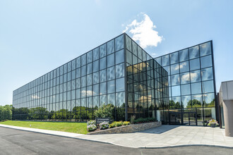 2 Corporate Center Dr, Melville, NY for rent Building Photo- Image 1 of 4