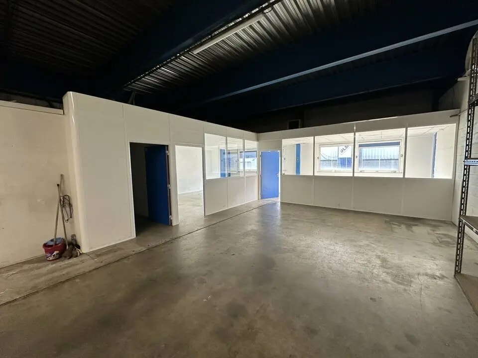 Light Industrial in Vitry-sur-Seine to rent Interior Photo- Image 1 of 4