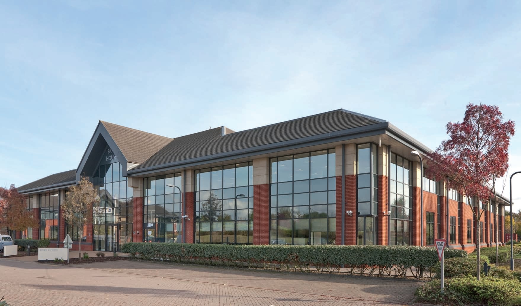 Westacott Way, Maidenhead to rent Building Photo- Image 1 of 5