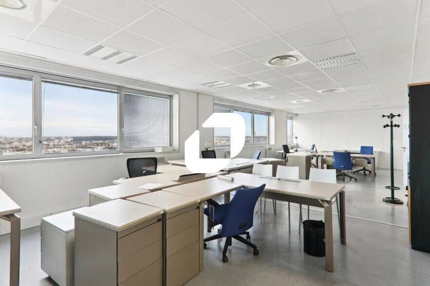 Office in Noisy-le-Grand to rent - Building Photo - Image 3 of 3