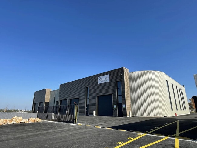 Location Local d'activités 246 m² à 246 m²