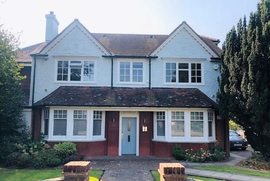 North Parade, Horsham RH12 2BT UK